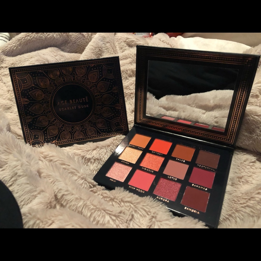 NIB Ace Beaute Scarlet Dusk Palette